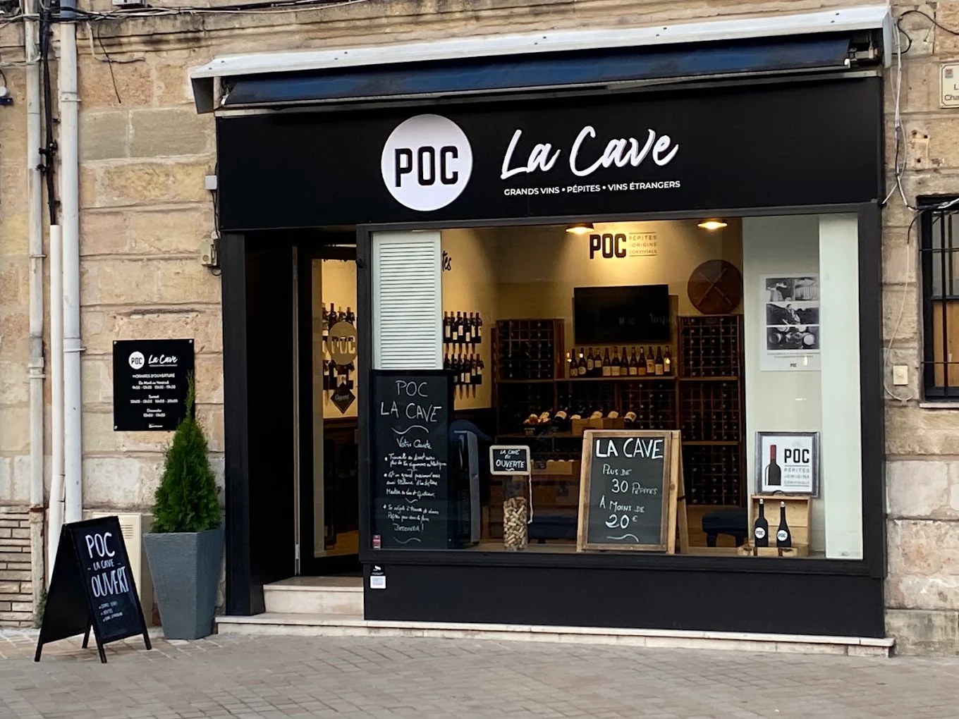 La devanture de POC La Cave, avenue de la Libération au Bouscat